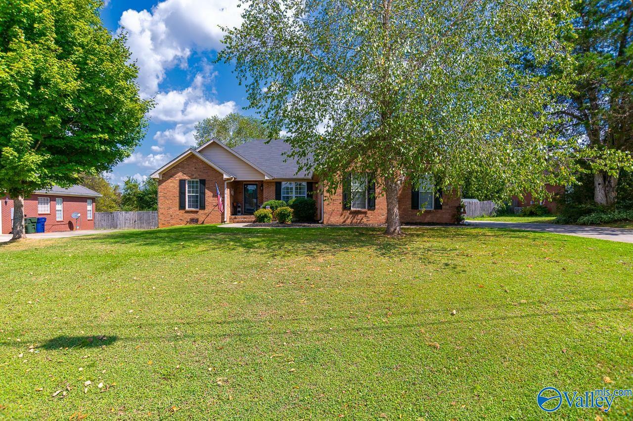 Property Photo:  219 Bonaire Drive  AL 35811 