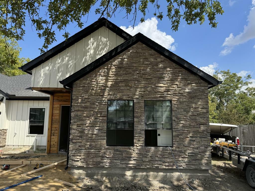 Property Photo:  504 S Ward Street  TX 76651 