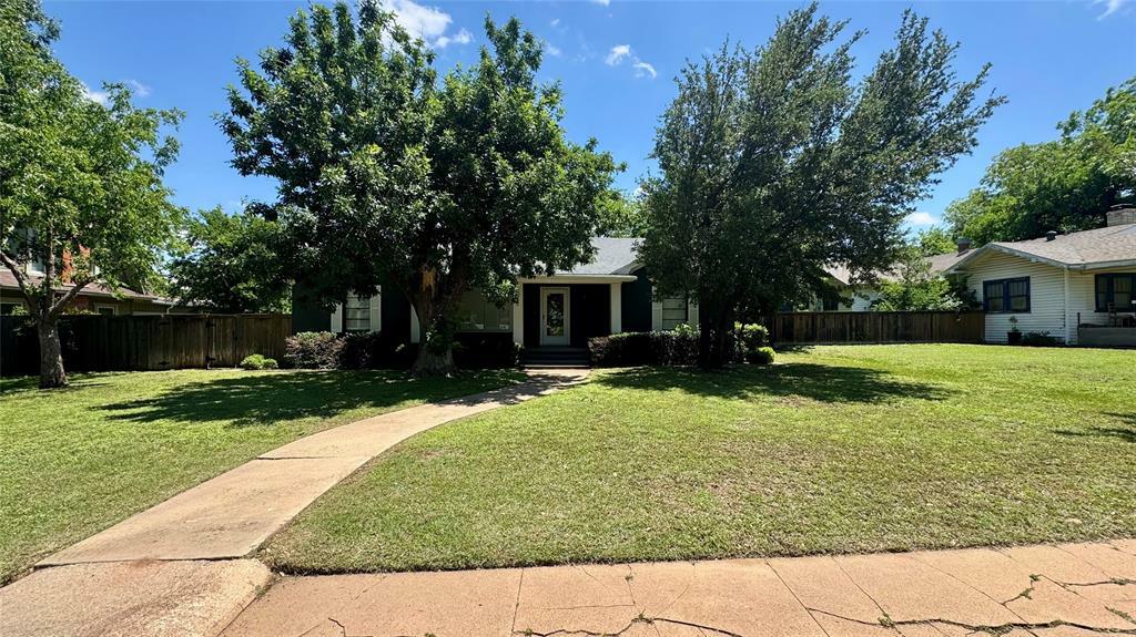 Property Photo: 533 Sayles Boulevard TX 79605