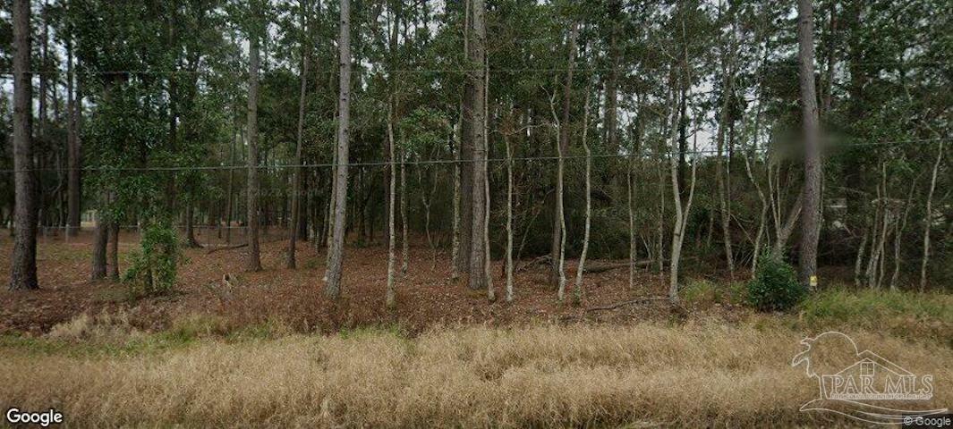 Property Photo: 8100 Pond Valley Dr FL 32506