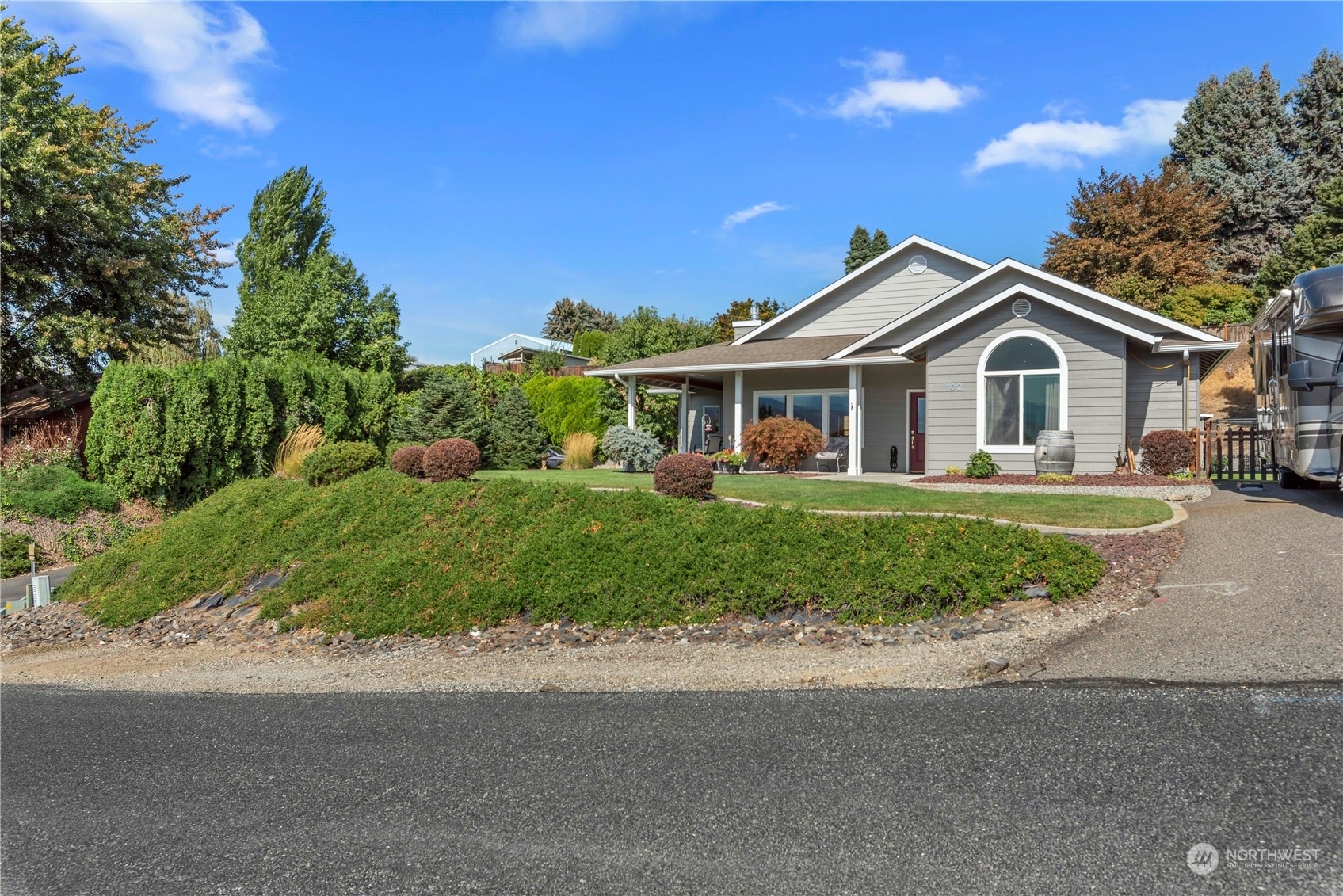 Property Photo:  102 View Ridge Circle  WA 98801 