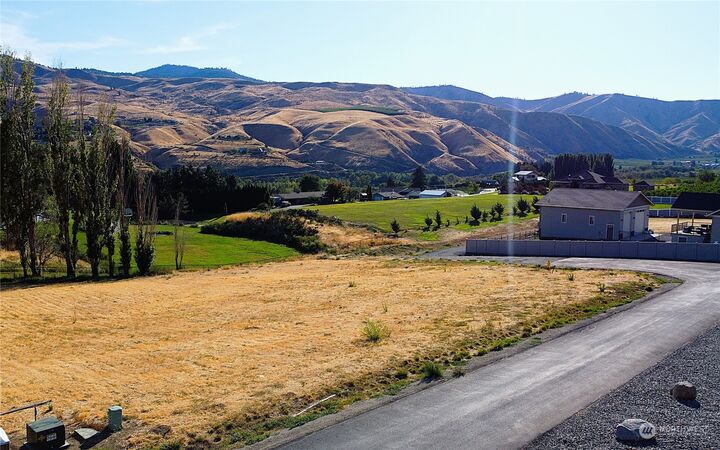 Property Photo:  159  Acres Lane  WA 98801 