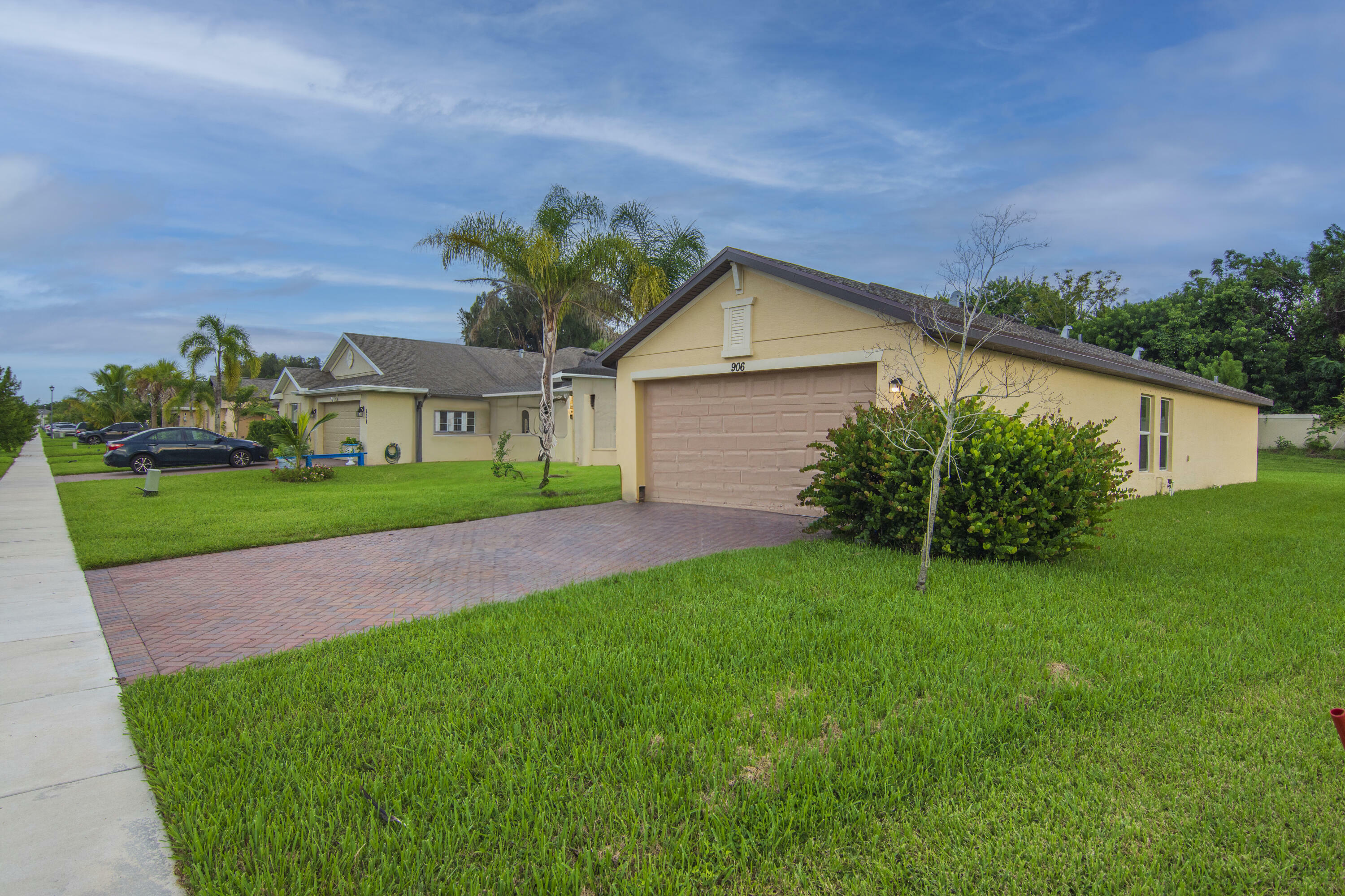 Property Photo:  906 Bent Creek Drive  FL 34947 