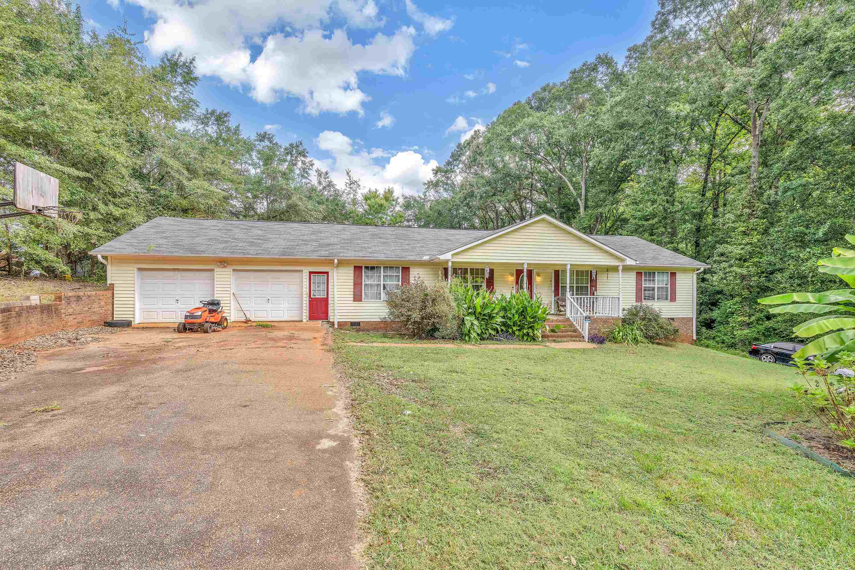 Property Photo:  3 McDowell Drive  SC 29303 