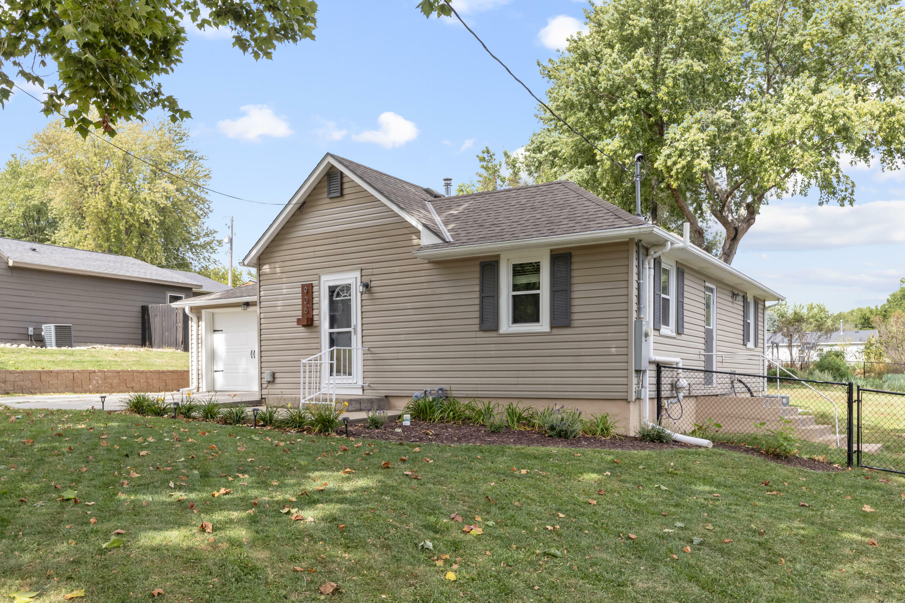 Property Photo:  906 Townsend  Street  IA 51534 