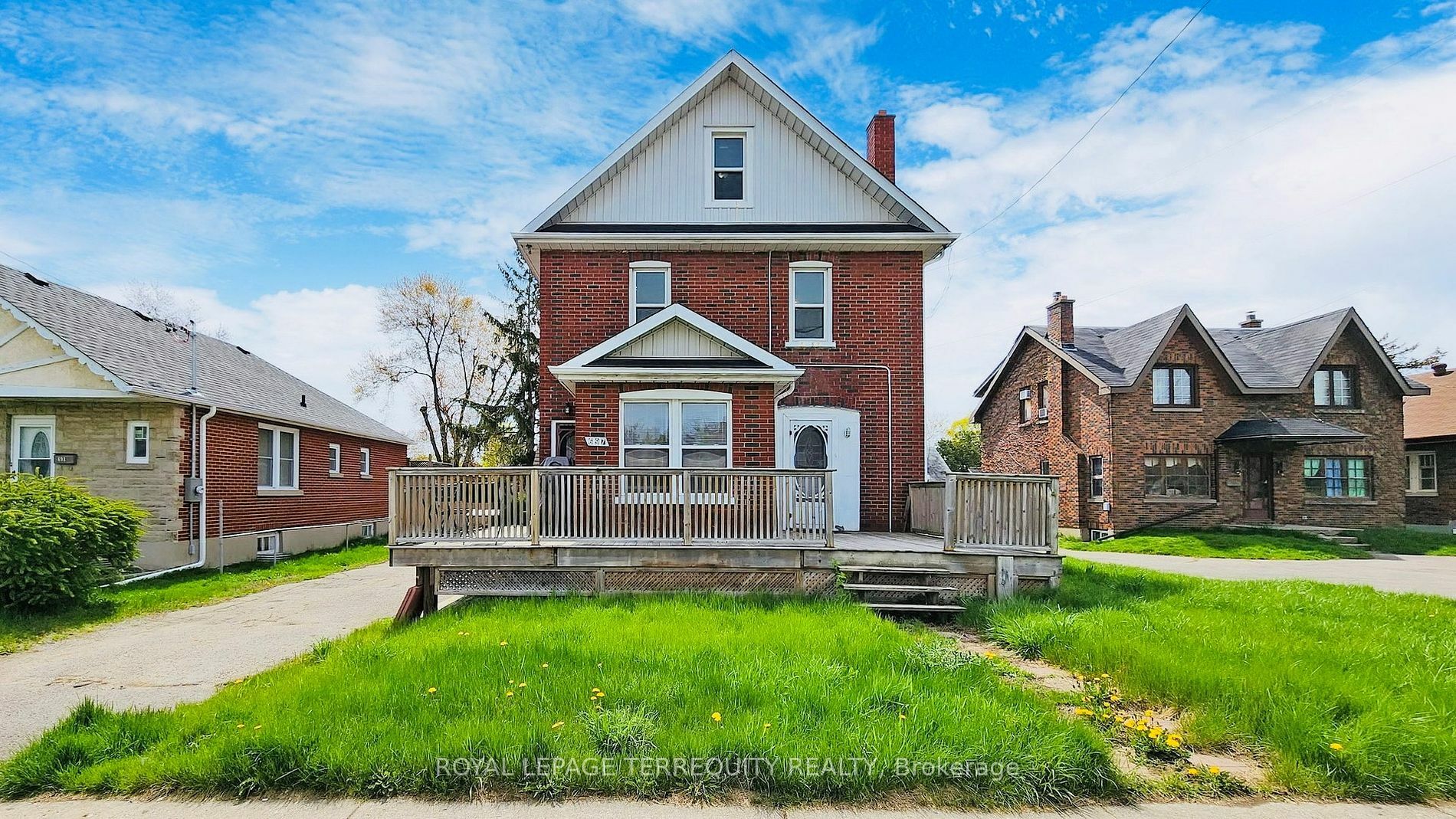 Property Photo:  697 King St  ON L1J 2L2 