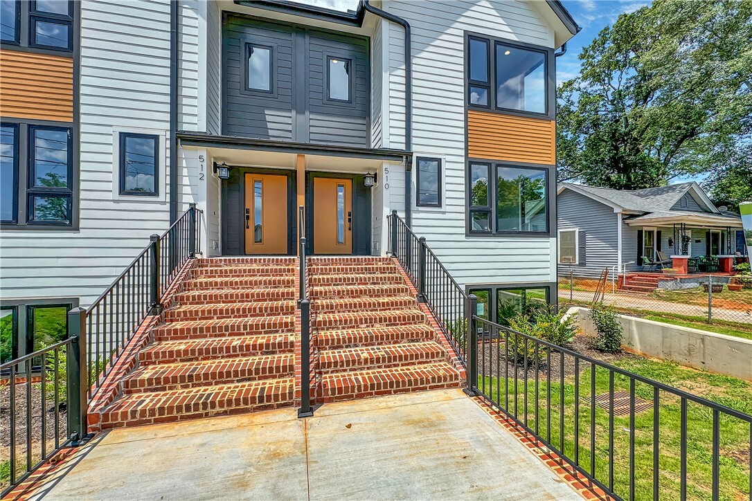 Property Photo:  510 Anderson Street Unit 2  SC 29601 