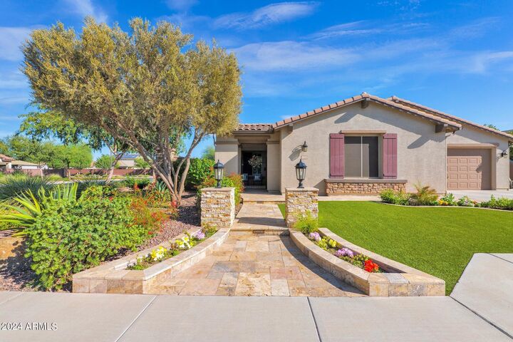 Property Photo: 1324 W Dove Tree Avenue AZ 85140