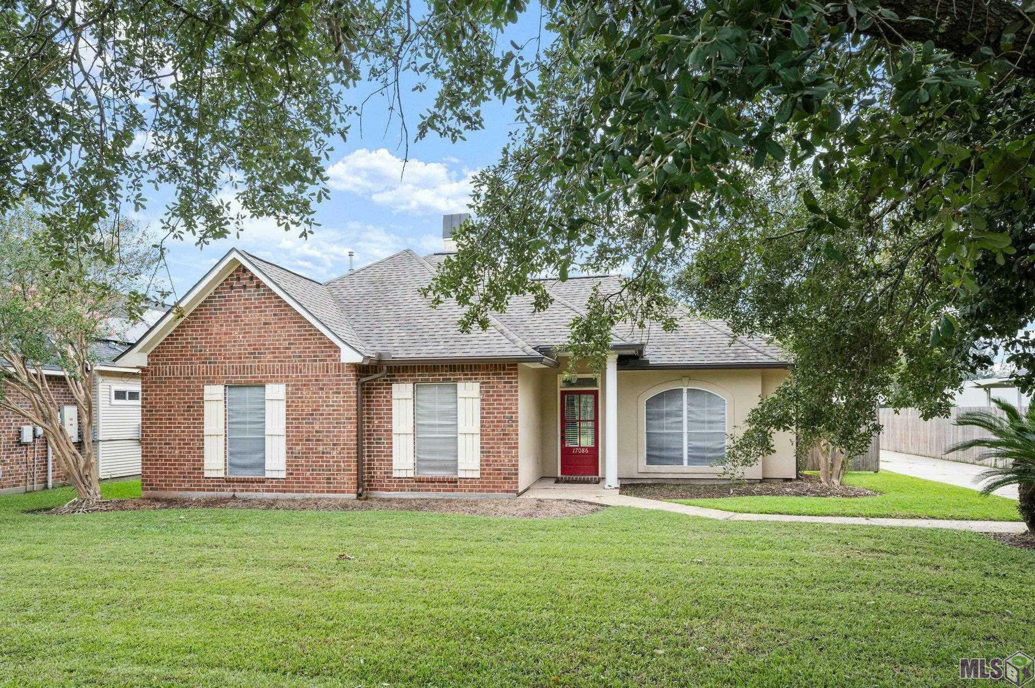 Property Photo: 17086 Rennes Rd LA 70769