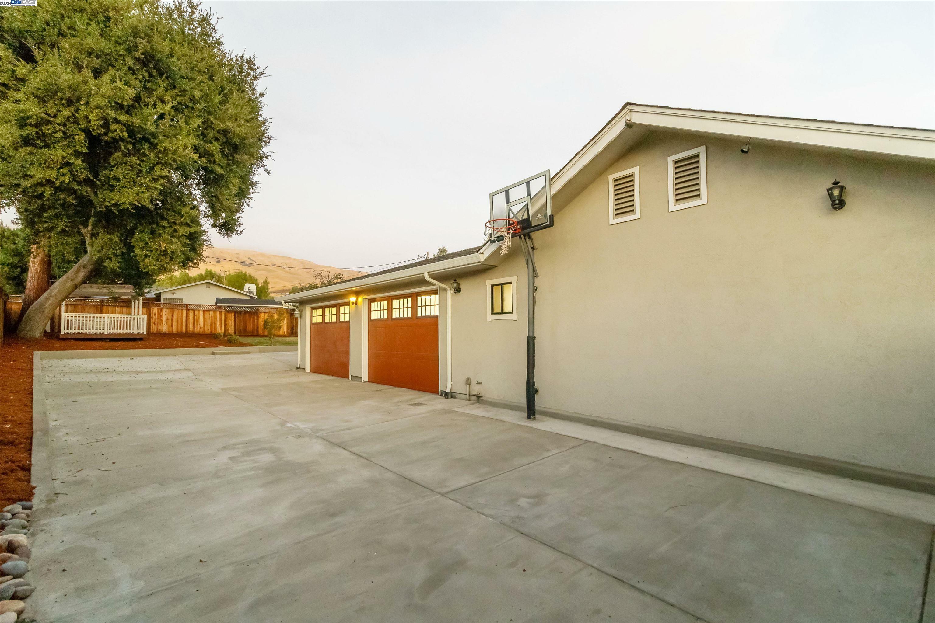 Property Photo:  47618 Wabana Cmn  CA 94539 