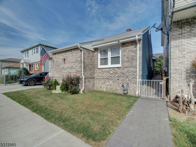 Property Photo:  411 Niles St  NJ 07202 