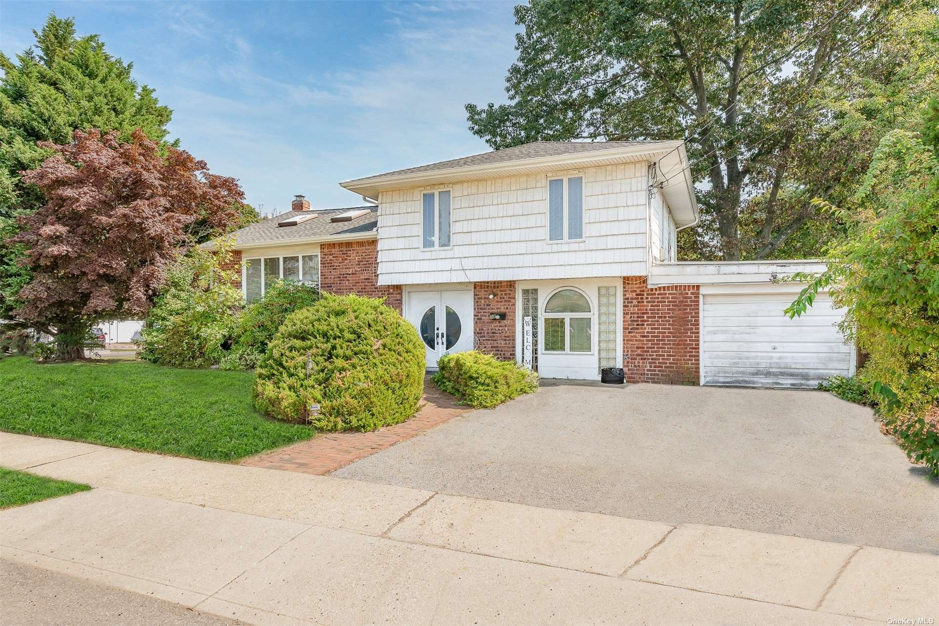 Property Photo:  39 Linda Drive  NY 11762 