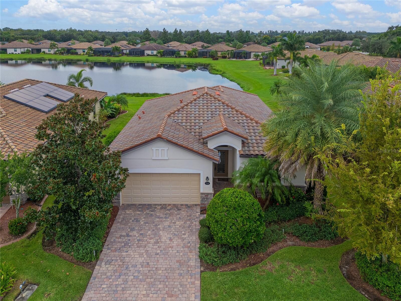 Property Photo: 7114 Quiet Creek Drive FL 34212