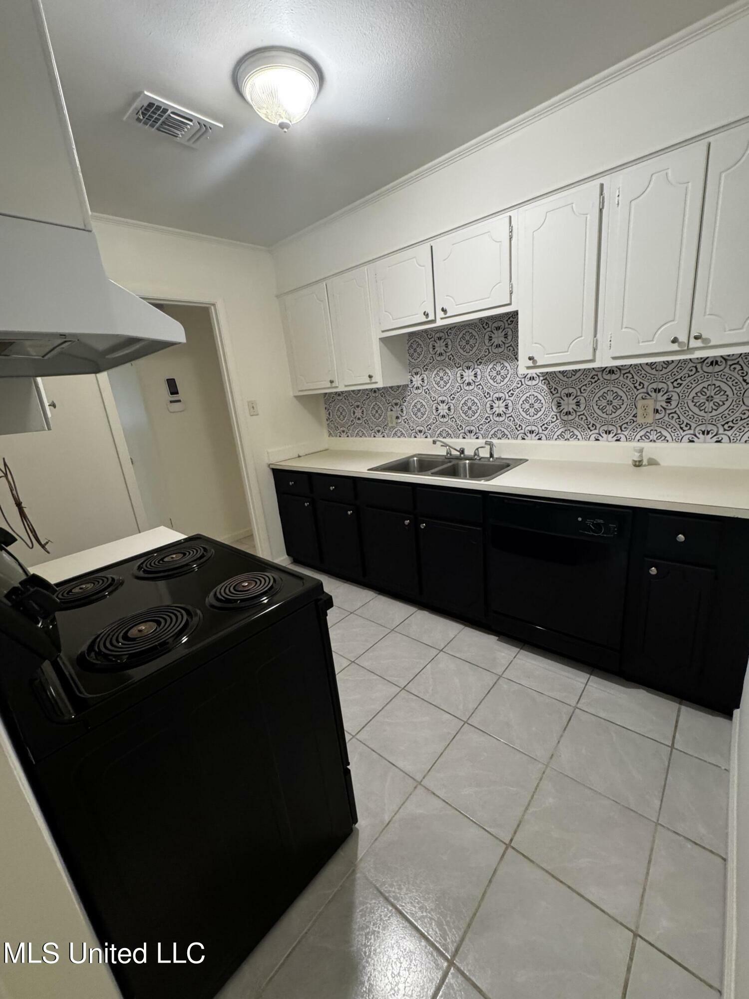 Property Photo:  1417 Lewis Avenue  MS 39501 