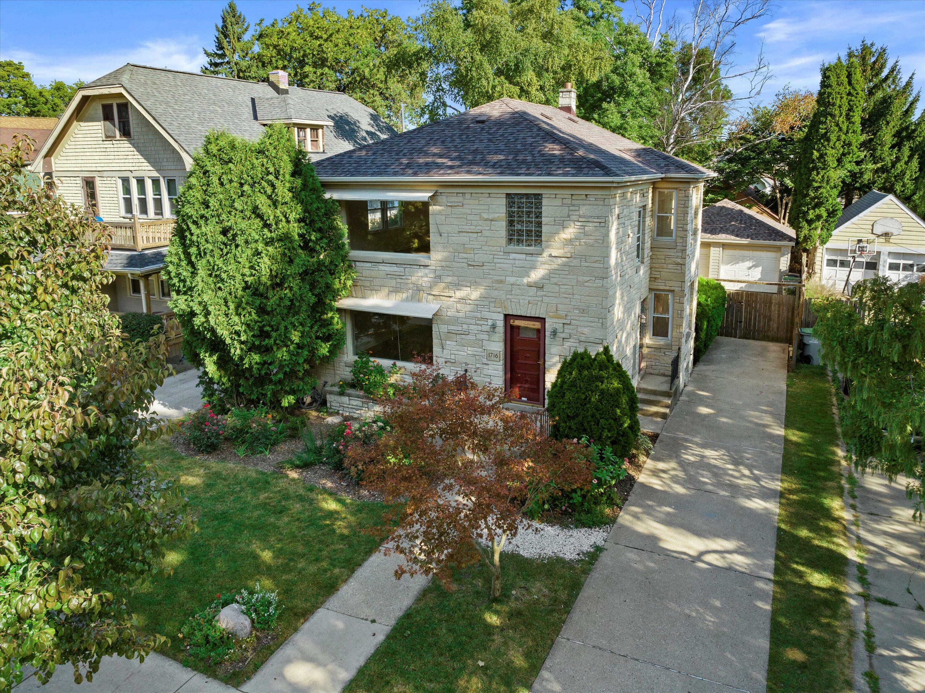 Property Photo:  1716 W Lawn Ave  WI 53209 