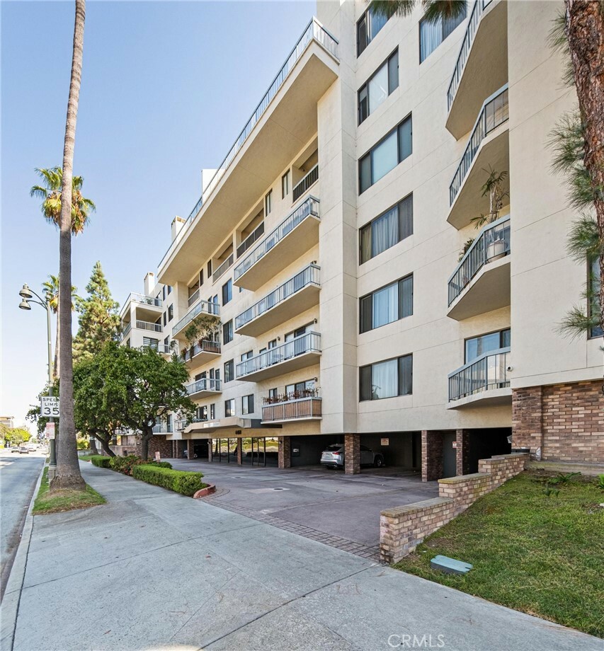 Property Photo:  4460 Wilshire Boulevard 505  CA 90010 