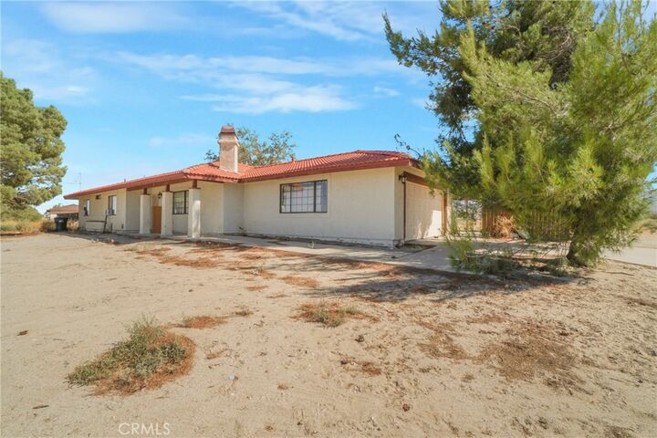 Property Photo:  11240 E Avenue S  CA 93543 