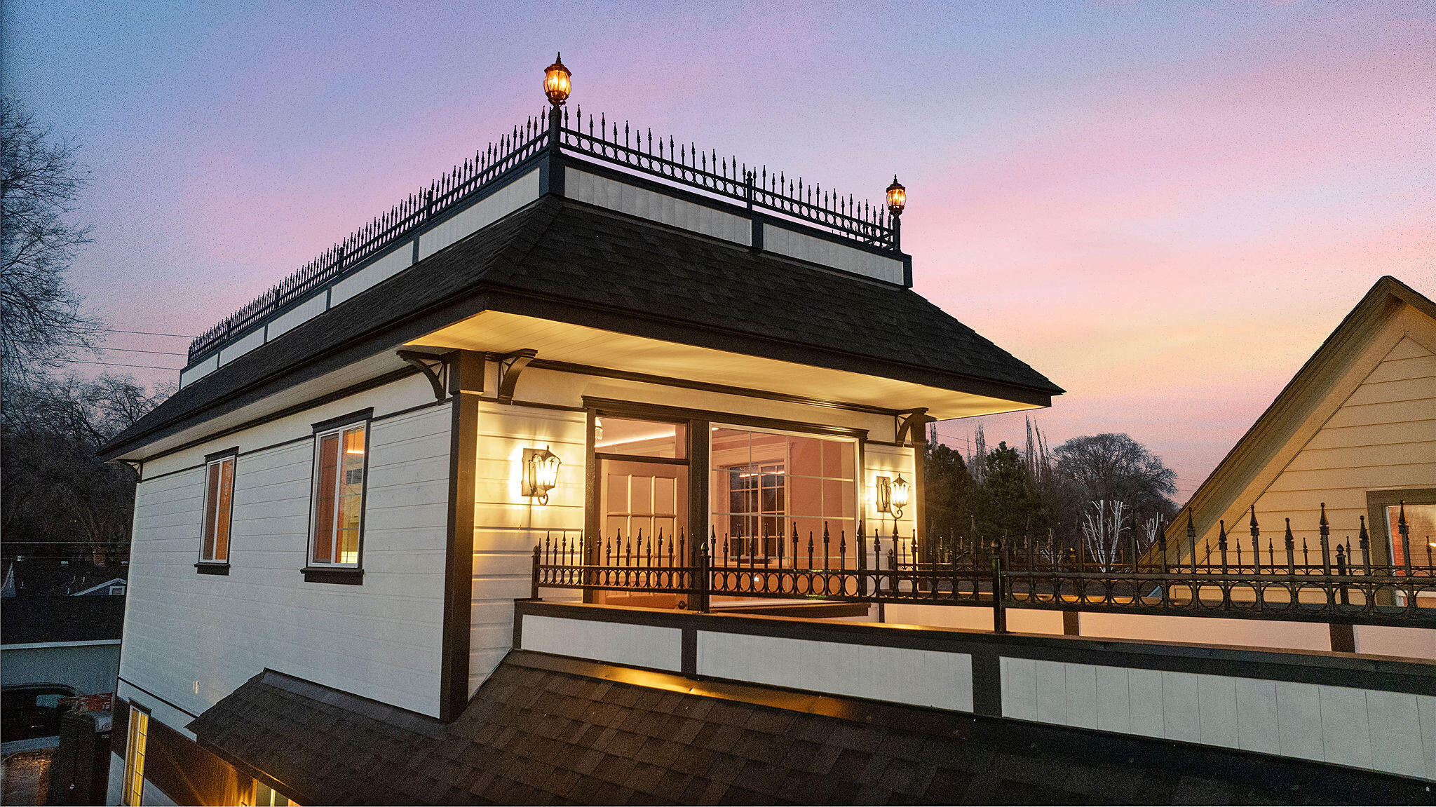 Property Photo: 733 NE 3rd Street OR 97754