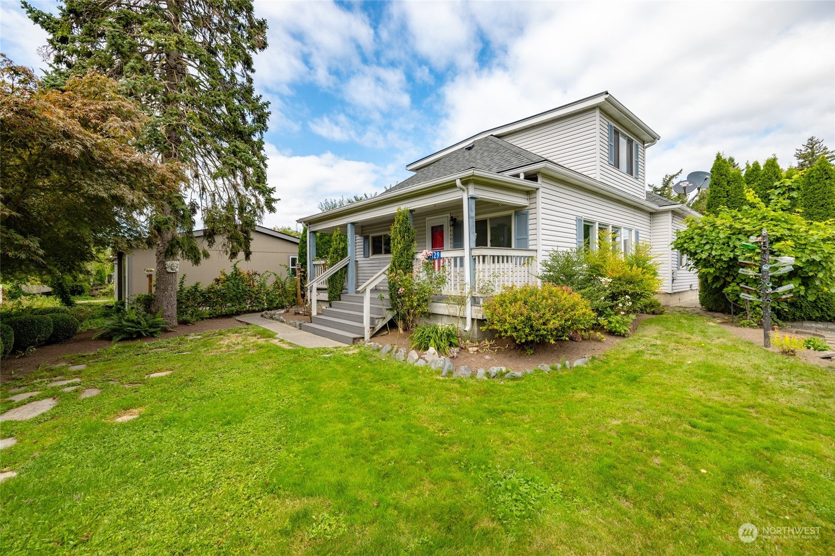 Property Photo:  1129 E Rio Vista Avenue  WA 98233 