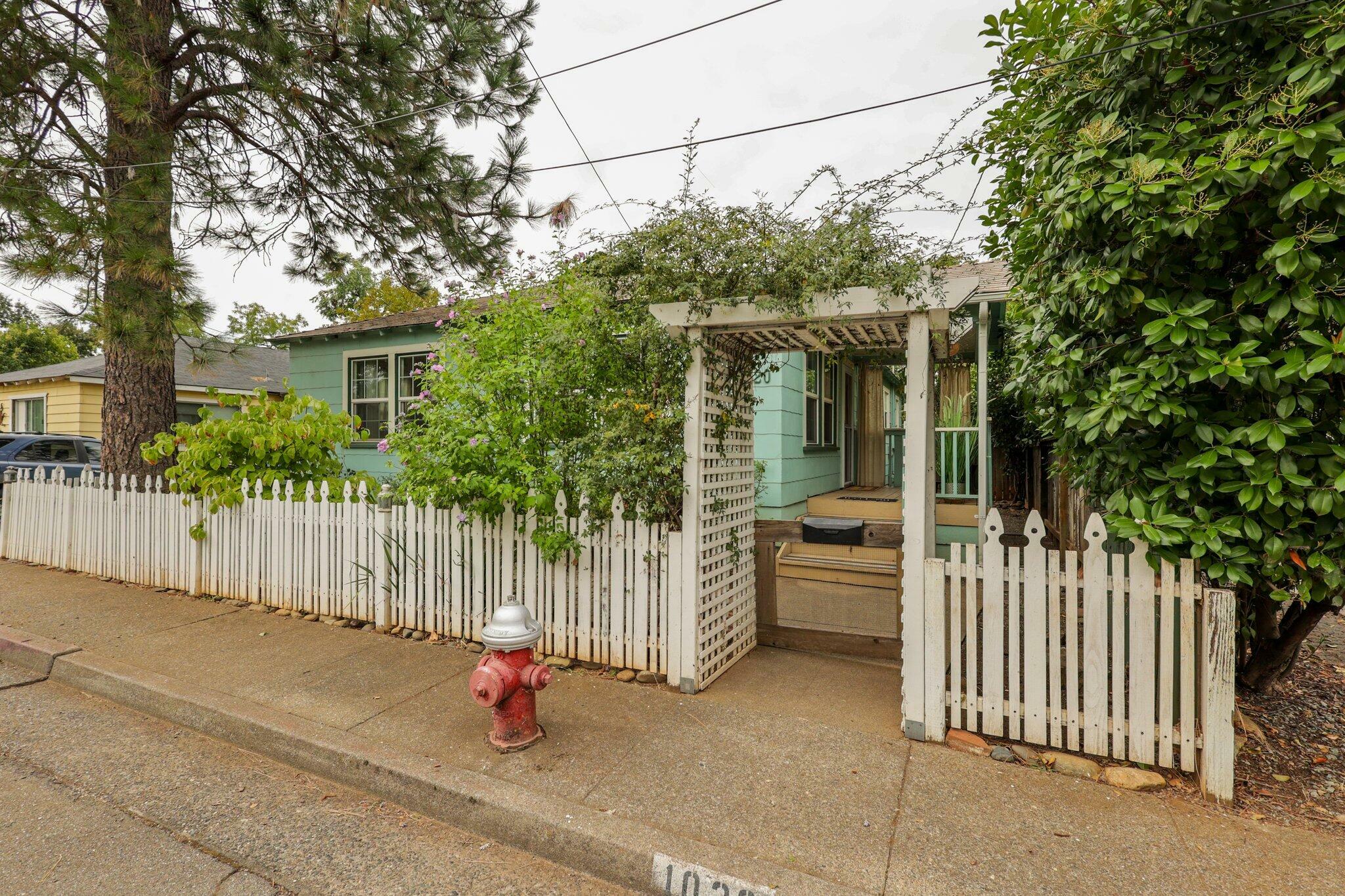 Property Photo:  1020 East Street  CA 96001 