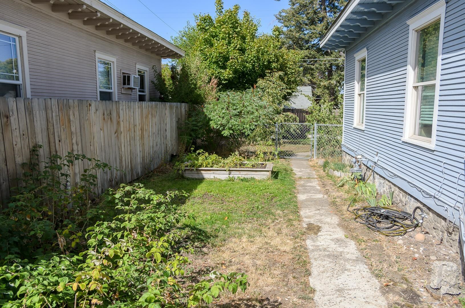 Property Photo:  1428 W Knox Ave  WA 99205 