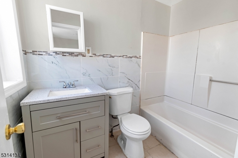 Property Photo:  84 2nd St 5  NJ 07206 