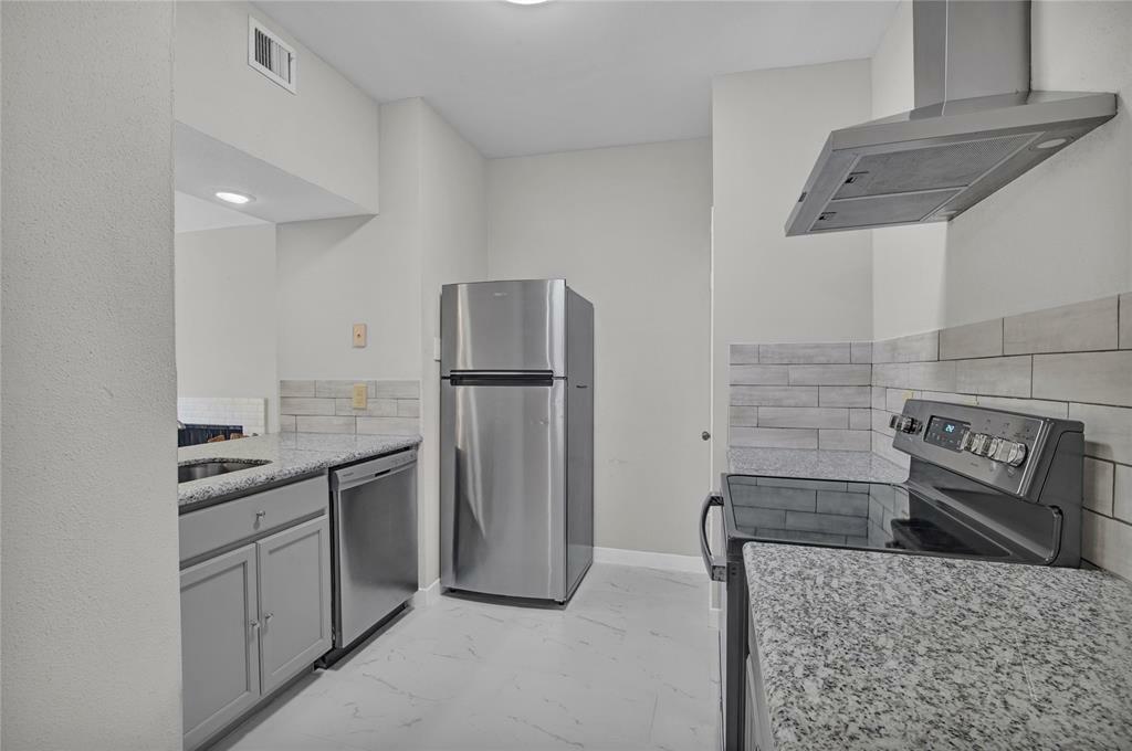 Property Photo:  8100 Cambridge Street 39  TX 77054 