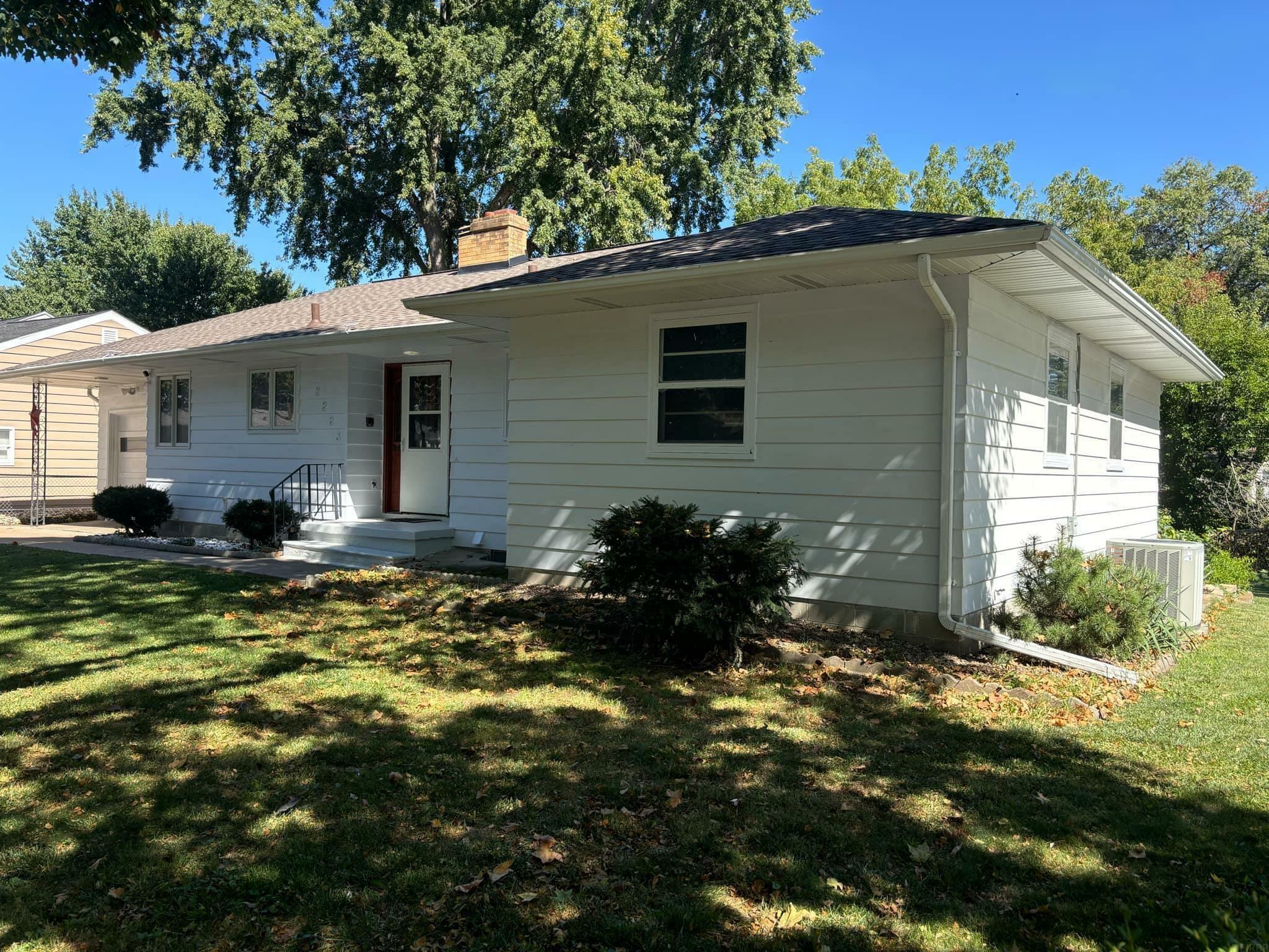 Property Photo:  2223 W 8th Street  IA 50702 