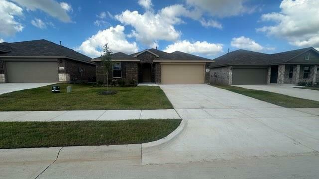 Property Photo:  525 Derby Lane  TX 76082 