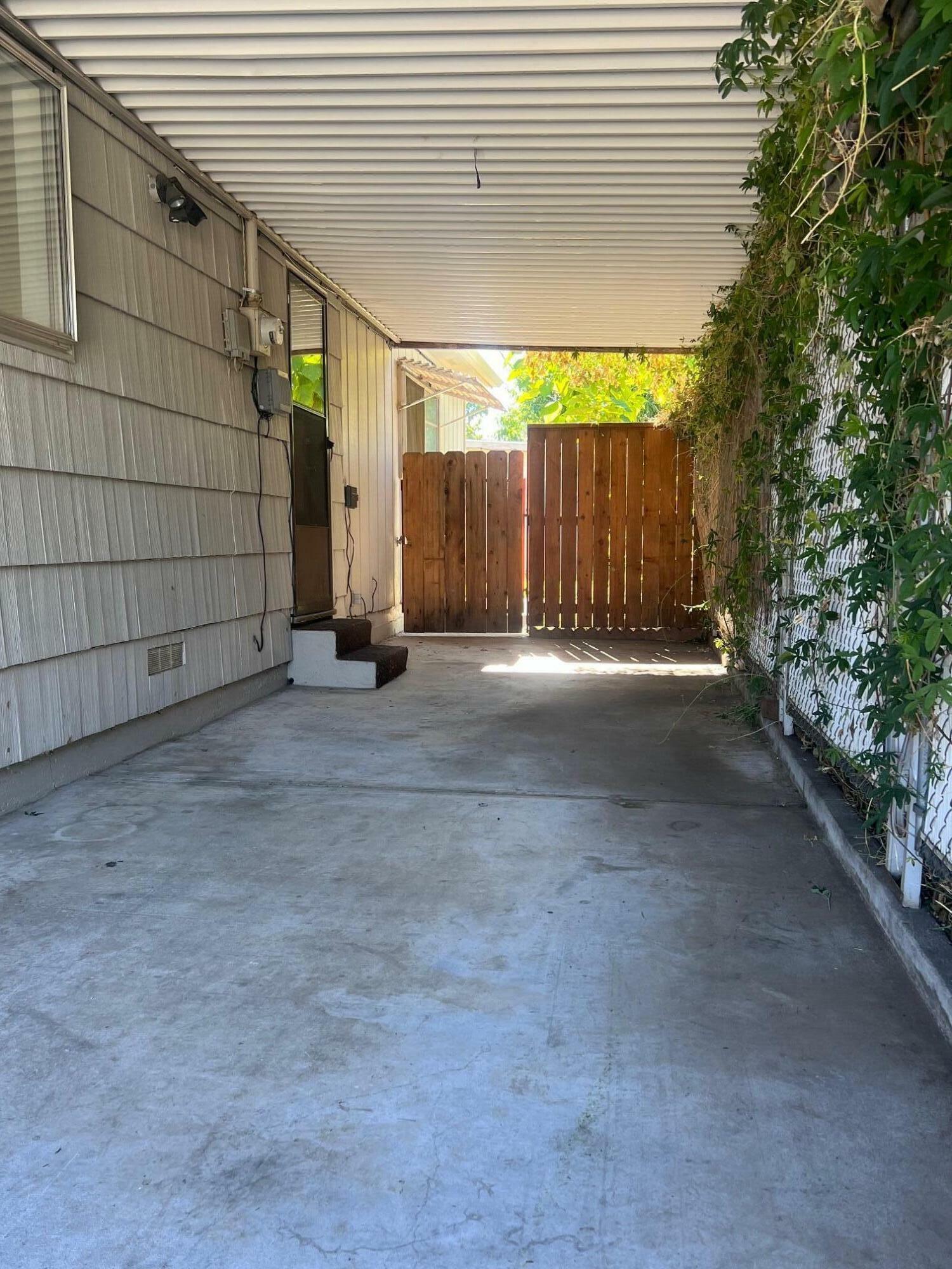 Property Photo:  929 Mt Pitt Avenue  OR 97501 