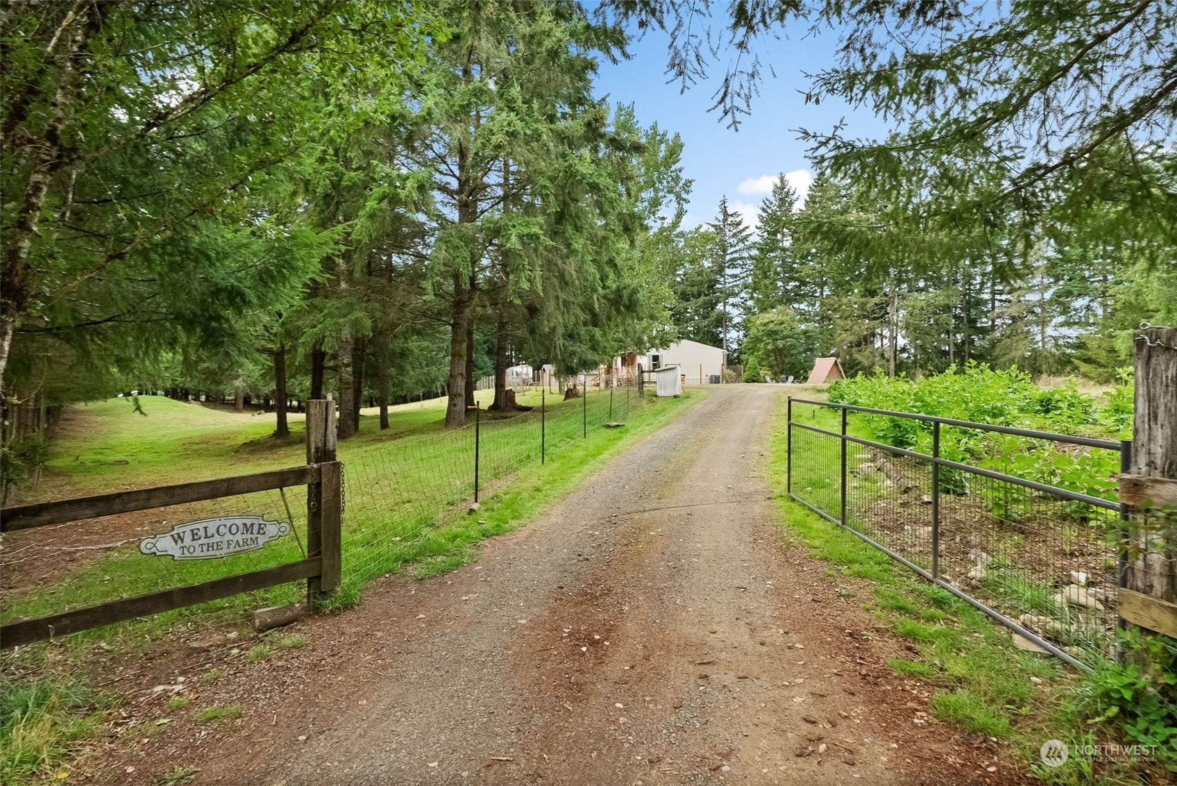 Property Photo:  5522 SW Paradise Lane  WA 98367 