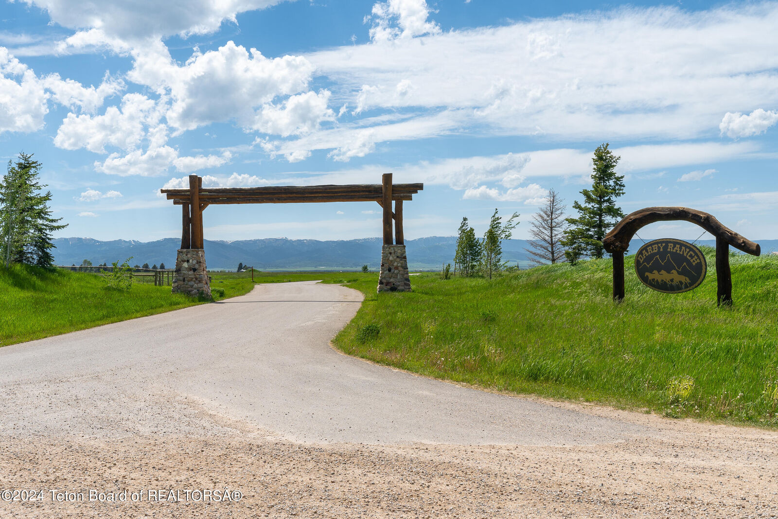 Property Photo: 1570 Larsen Lane ID 83422