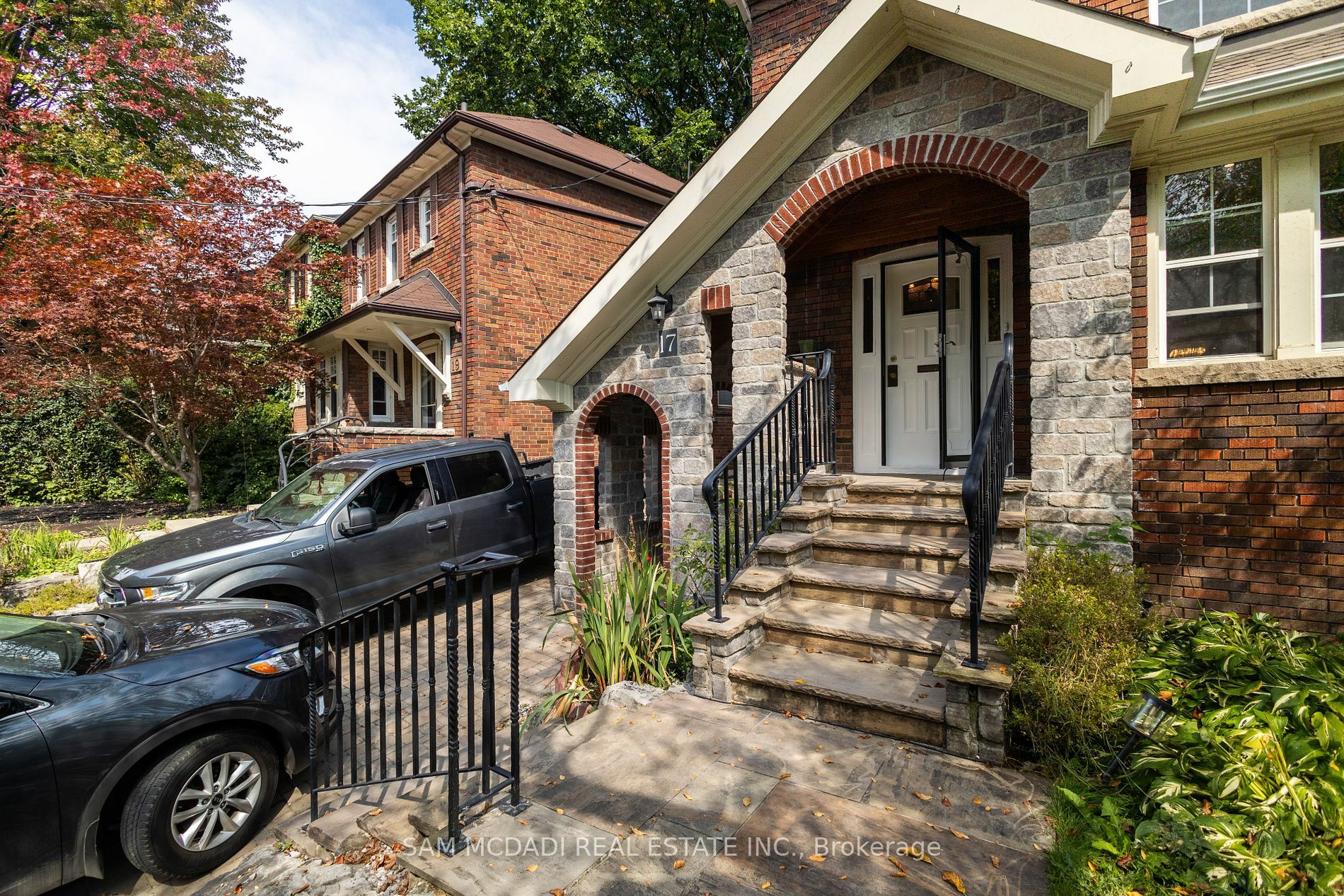 17 Duncannon Dr  Toronto ON M5P 2L9 photo