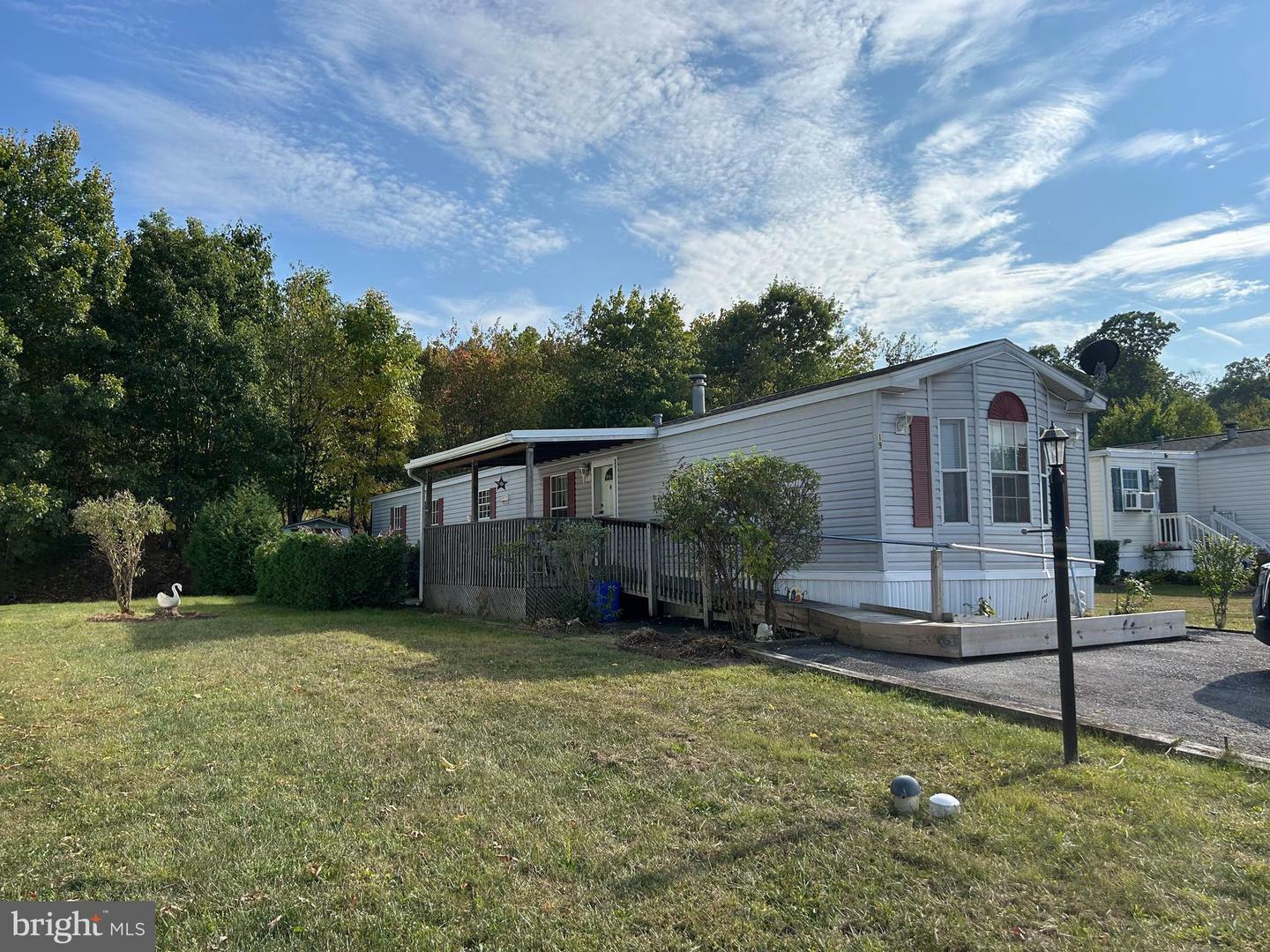 Property Photo:  19 Mountain View Lane  PA 19510 