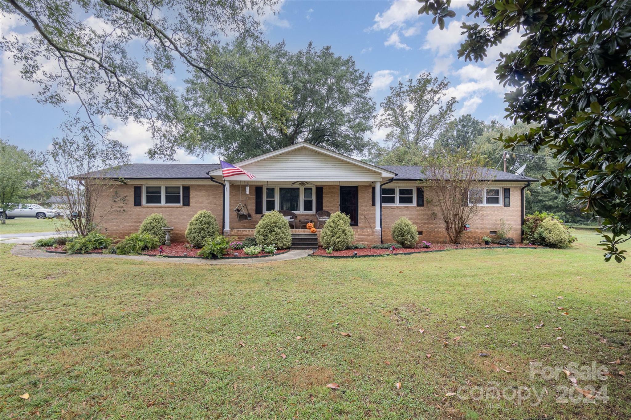 Property Photo: 210 Pinkney Road NC 28034