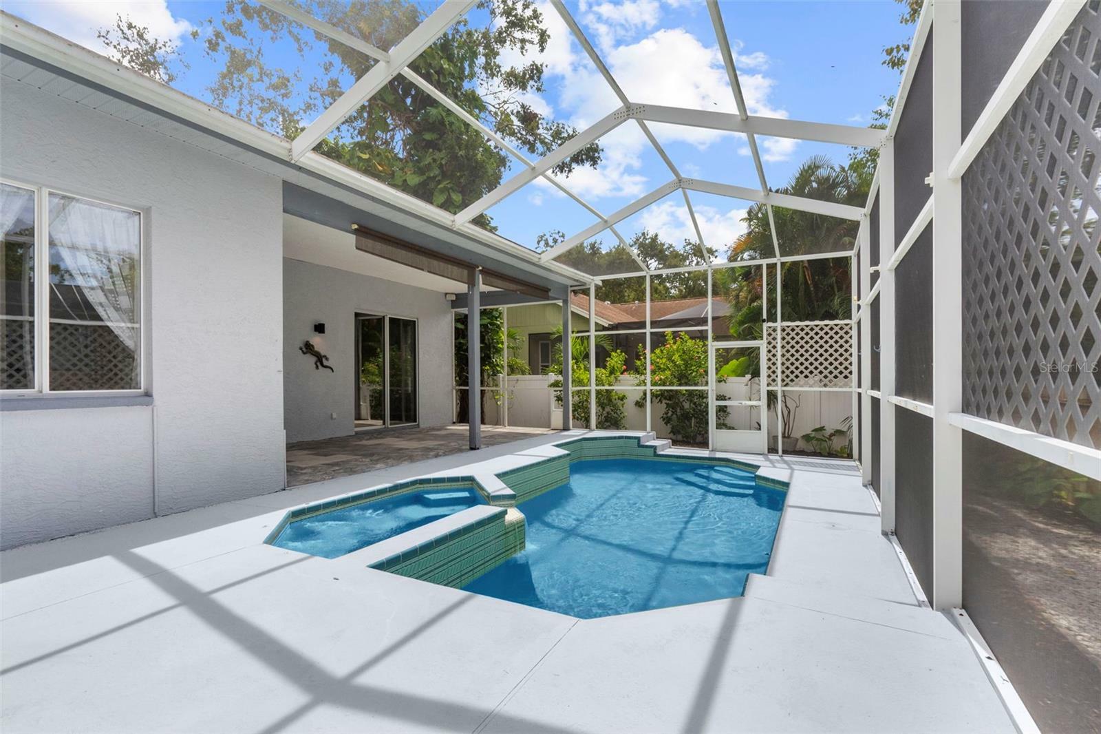 Property Photo:  10576 Shady Oak Lane  FL 33777 