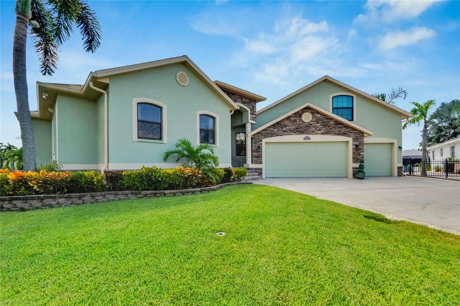 Property Photo:  926 Golf Island Drive  FL 33572 