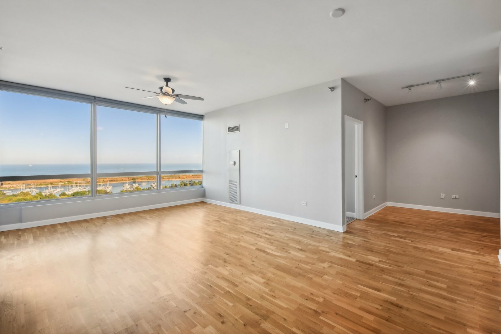 Property Photo:  1841 S Calumet Avenue 1805  IL 60616 