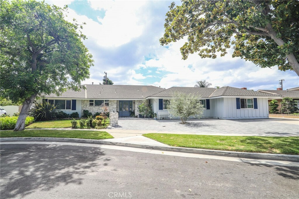 Property Photo:  1416 W James Way  CA 92801 