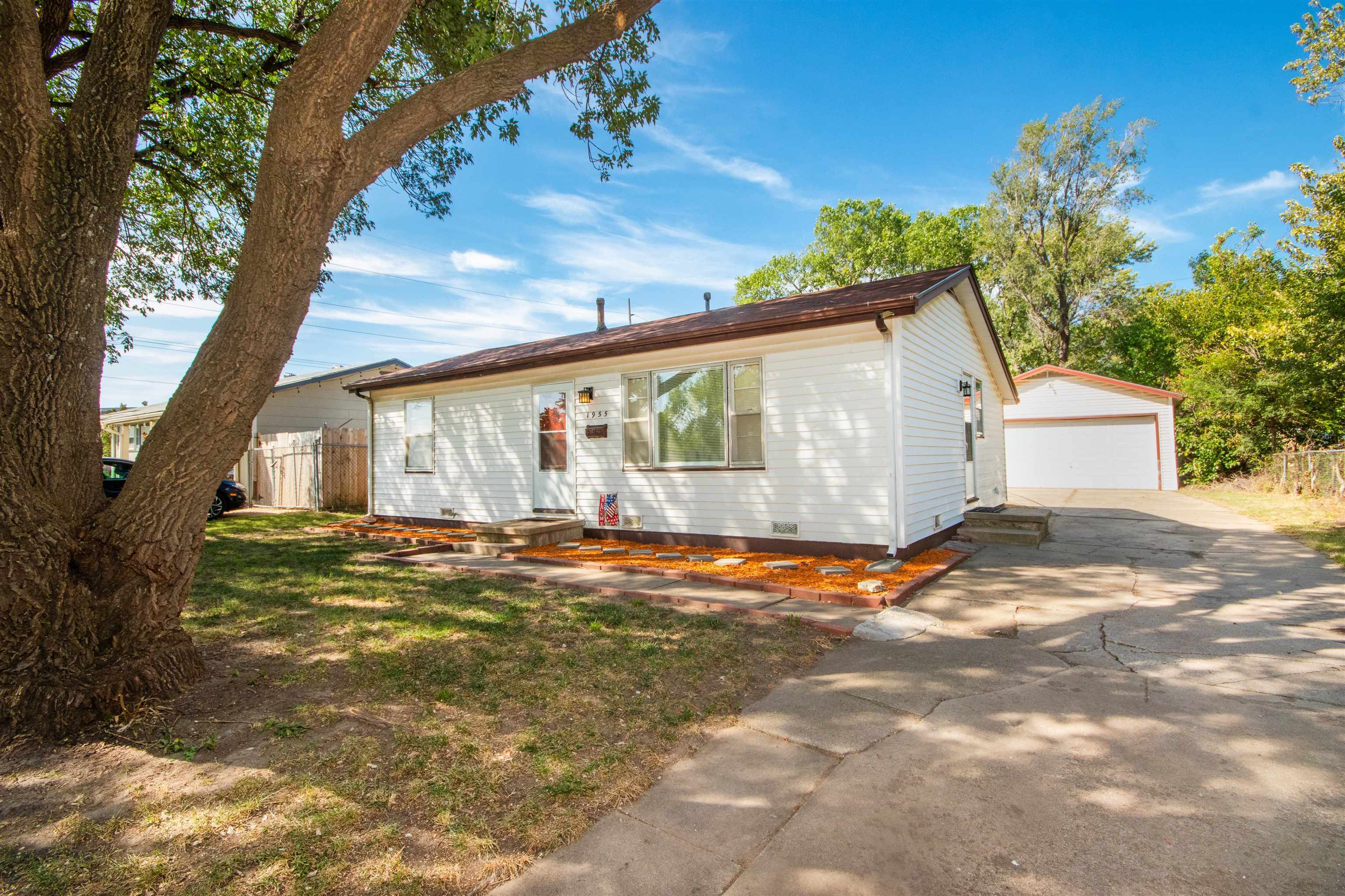 Property Photo:  1955 S Saint Paul St  KS 67213 