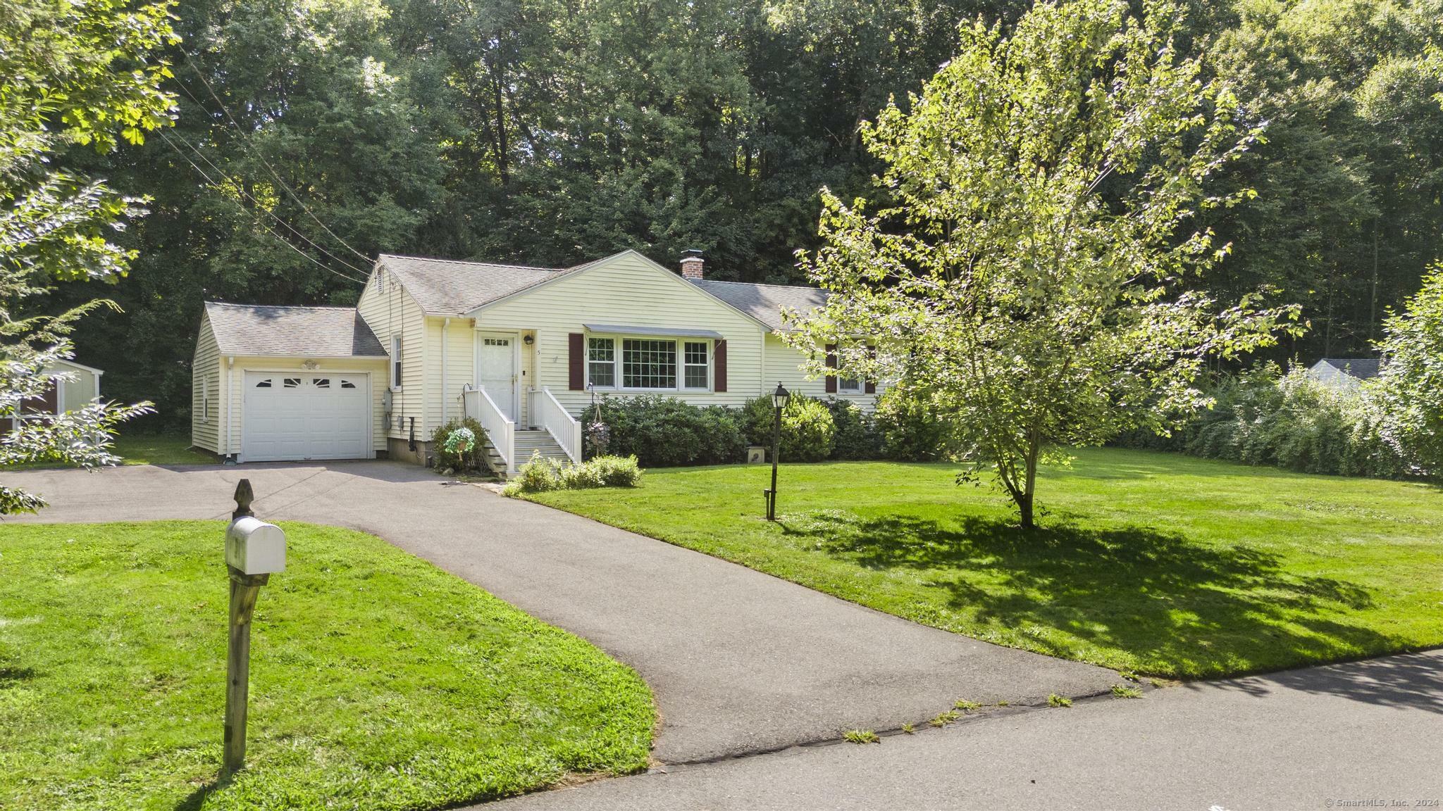 Property Photo:  5 Rockview Drive  CT 06410 