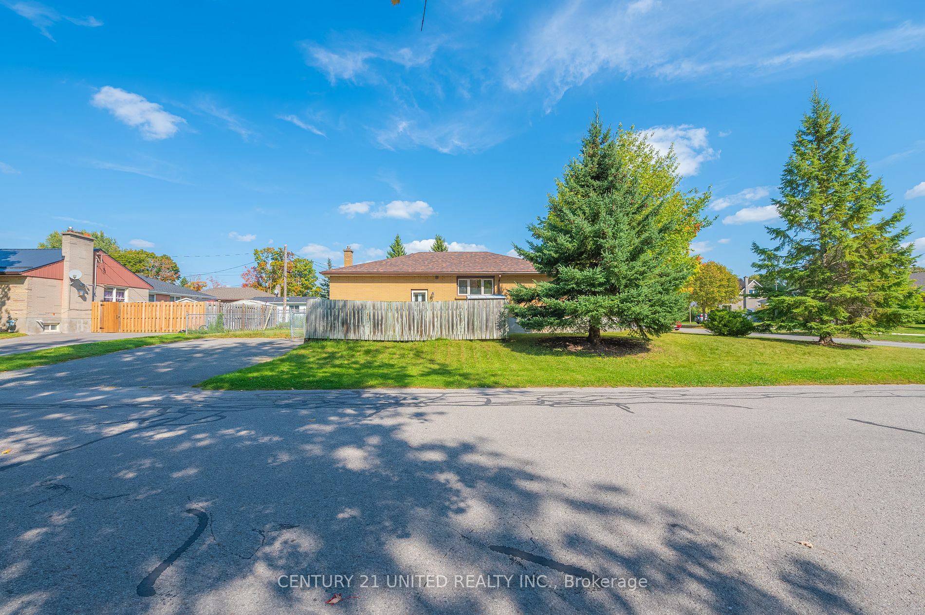 Property Photo:  892 Elmdale Cres  ON K9H 6G2 