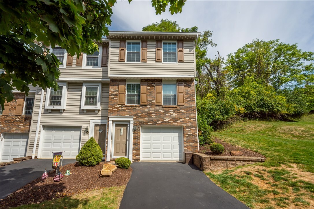 279 Murrays Ln  Pittsburgh PA 15234 photo