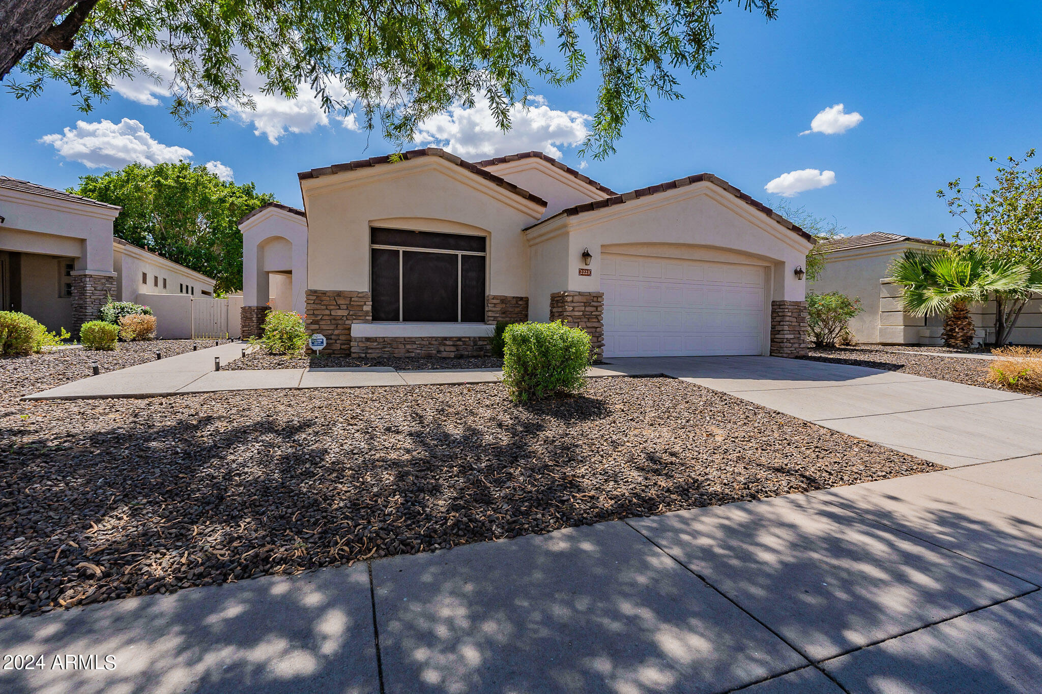 Property Photo:  2223 E Branham Lane  AZ 85042 