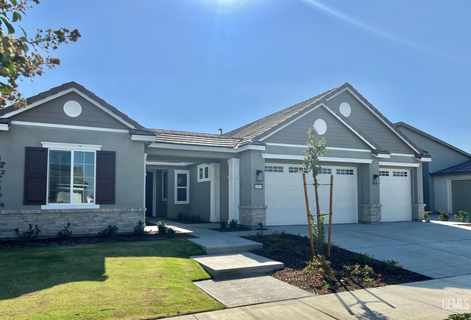 Property Photo: 14911 Rutherford Park Avenue CA 93311