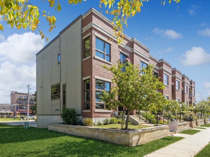 1008 2nd Street SE  Cedar Rapids IA 52401 photo