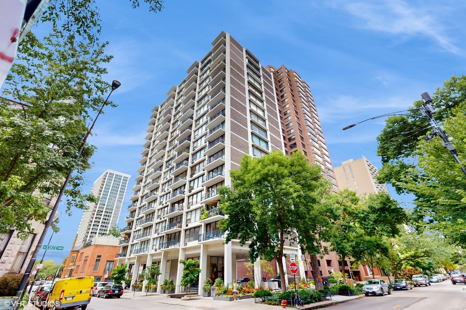 Property Photo: 1400 N State Parkway 3B IL 60610