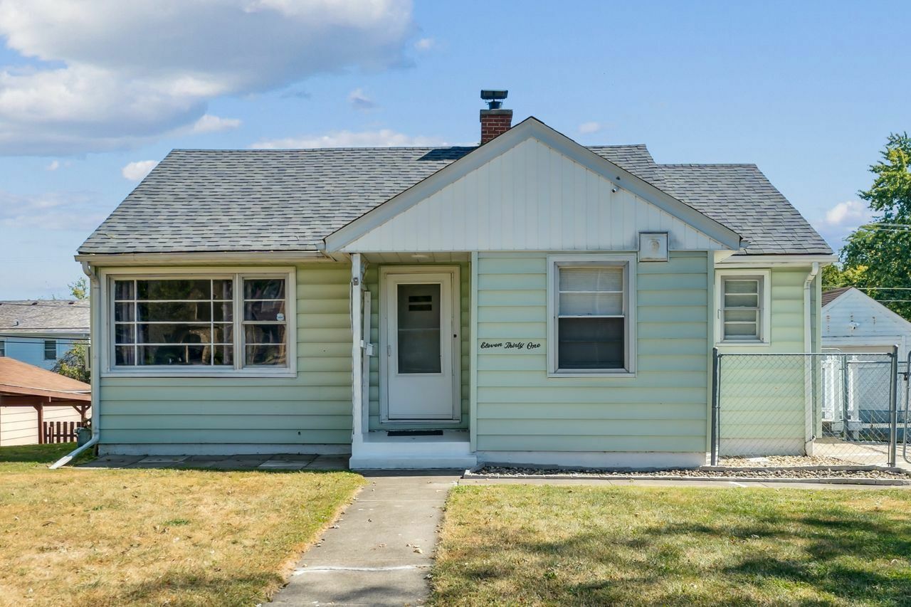 Property Photo:  1131 Ashland Avenue  IL 60411 