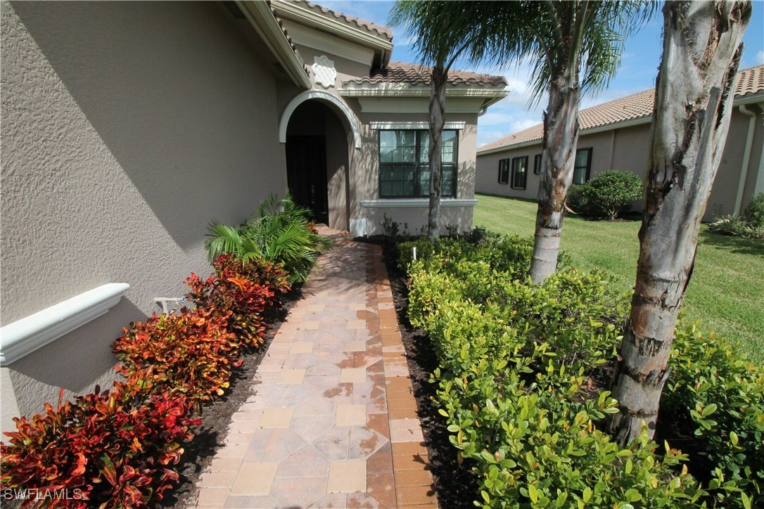 Property Photo:  3279 Tahoe Court  FL 34119 