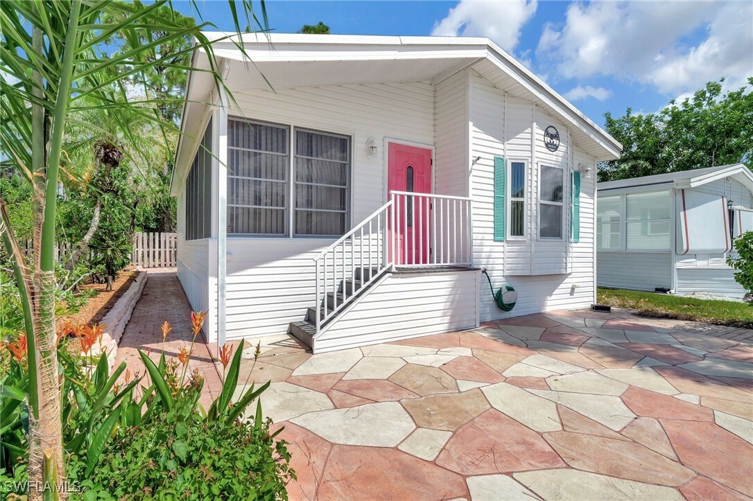 Property Photo:  1031 Crystal Lake Drive  FL 34120 